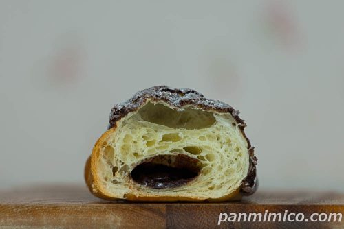 ファミマチョコマカロンクロワッサン断面の写真