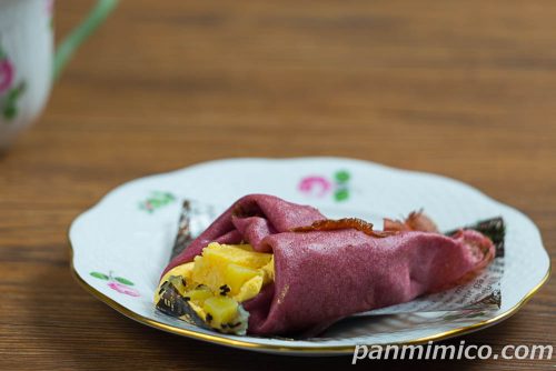 ローソン「おいものクレープ」斜めから撮った写真