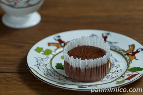 生ベイクドショコラチーズケーキ【ローソン】斜めから撮った写真