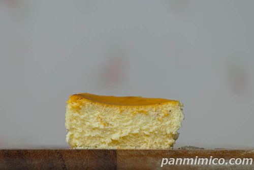 生ベイクドチーズケーキ【ローソン】断面の写真
