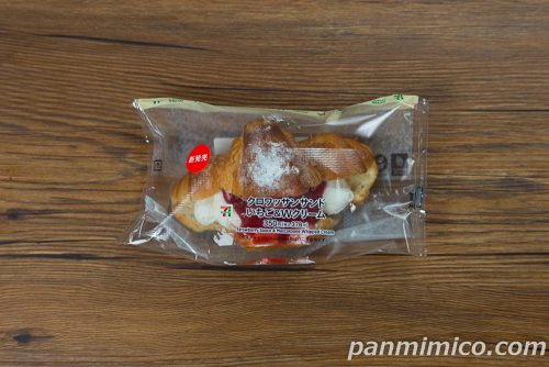 【セブン】クロワッサンサンド いちご&Wクリームパッケージの写真