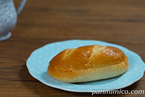 濃厚な満足感　ピーナッツクリームロール【ヤマザキ】斜めから撮った写真