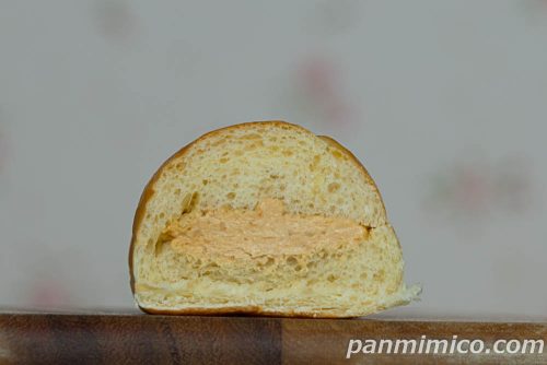 濃厚な満足感　ピーナッツクリームロール【ヤマザキ】断面の写真