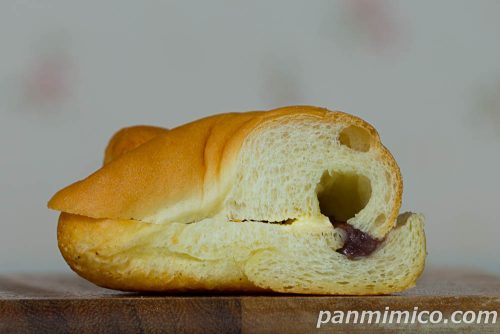 塩パン（あんバター）【ヤマザキ】断面の写真