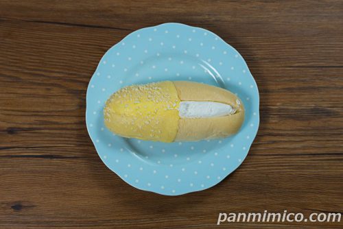 MILKふんわりホイップロール【ローソン】上から撮った写真