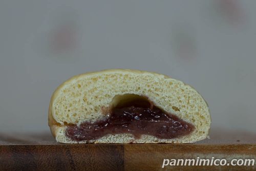 おはぎに憧れたあんぱん。【フジパン】断面の写真