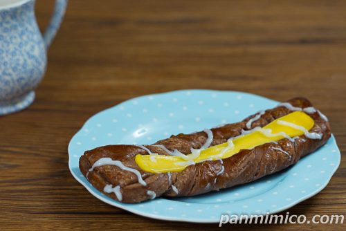 チョコローレル【YKベーキングカンパニー】斜めから撮った写真