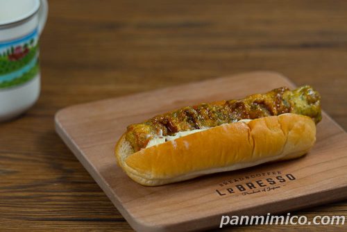 濃厚な満足感　ちくわの磯辺揚げロールパン【ヤマザキ】斜めから撮った写真