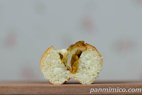 濃厚な満足感　ちくわの磯辺揚げロールパン【ヤマザキ】断面の写真
