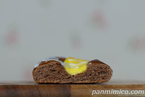 チョコローレル【YKベーキングカンパニー】断面の写真