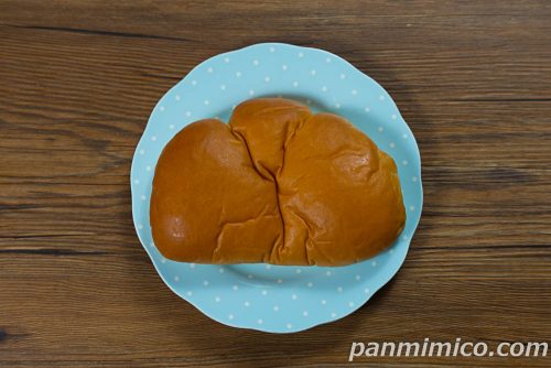 もれそうなメガクリームパン【ローソン】上から撮った写真
