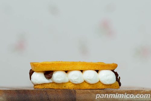 ラムレーズンバターサンド【ローソン】断面の写真