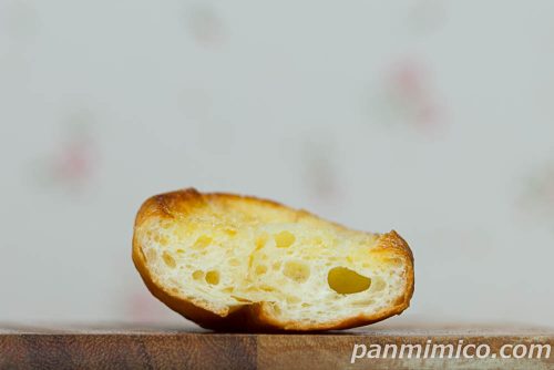 生フランスフレンチトースト（はちみつ）【ファミリーマート】断面の写真