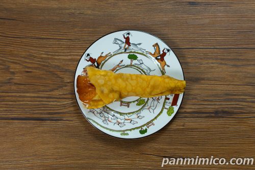 焼きりんごミルフィーユクレープ【ファミリーマート】上から撮った写真
