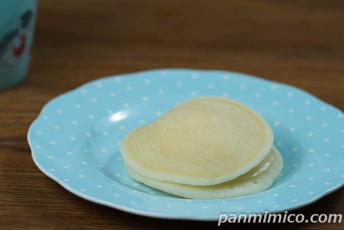 パスコの「雪見だいふくみたいなパンケーキ」斜めから撮った写真