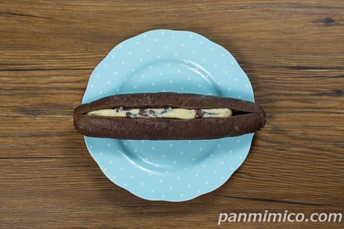 ファミマ「ラムレーズンショコラフランス」上から撮った写真