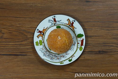 ピエール・エルメ アンソロジー監修 シュークリーム(バニラ)【ファミリーマート】上から撮った写真