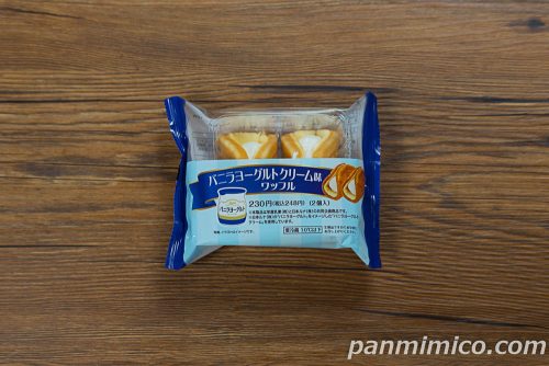 【ファミマ】限定コラボ「バニラヨーグルトクリーム味ワッフル」パッケージの写真