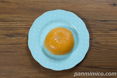 【ローソン】「大ピンチずかん　こぼれるミルククリームパン」上から撮った写真