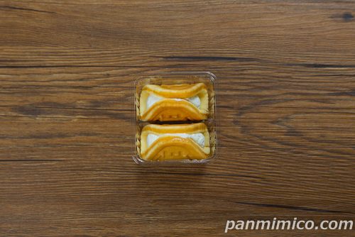 【ファミマ】限定コラボ「バニラヨーグルトクリーム味ワッフル」上から撮った写真