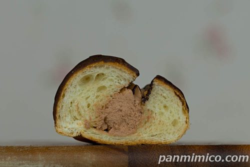 セブンイレブン「チョコホイップクロワッサン」断面の写真