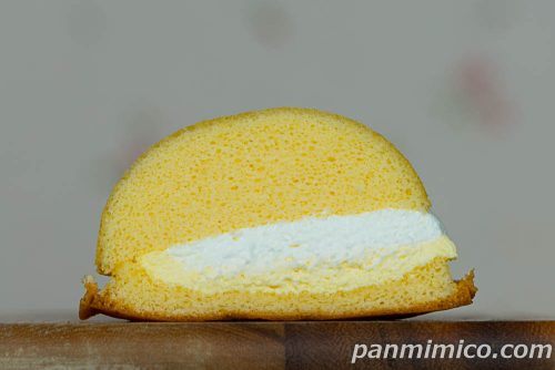 【セブン】７プレミアム　ダブルクリームシフォン断面の写真