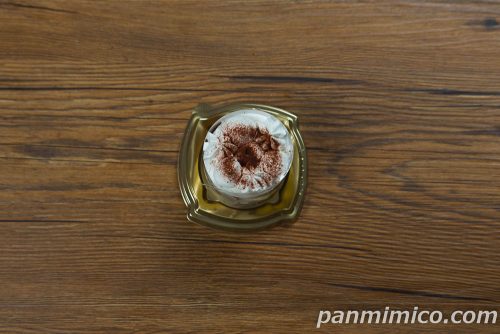 ピエール・エルメ アンソロジー監修 チョコレートバニラケーキ【ファミリーマート】上から撮った写真