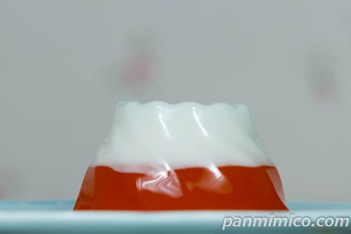 ローソンの「マルハニチロ　富士山ゼリー　ブラッドオレンジ」断面の写真