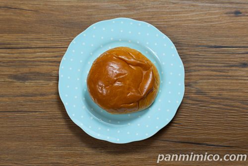 ヤマザキ新作「高級キャラメルクリームパン」上から撮った写真