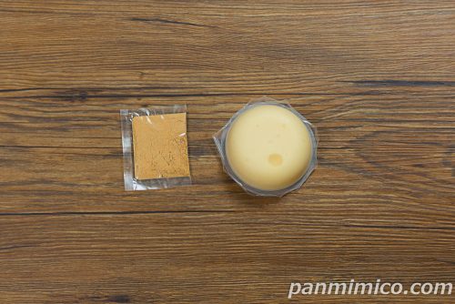 ローソン「徳島産業　もちもちプリン」上から撮った写真