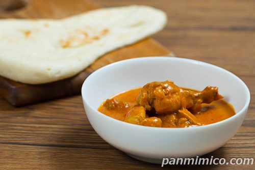 ７プレミアムゴールド骨付き肉３本入　金のバターチキンカレー【セブンイレブン】出来上がりの写真