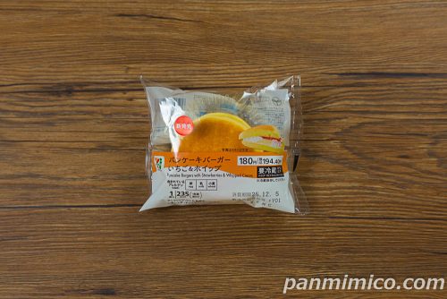【セブンイレブン】「7プレミアム パンケーキバーガー いちご&ホイップ」パッケージの写真