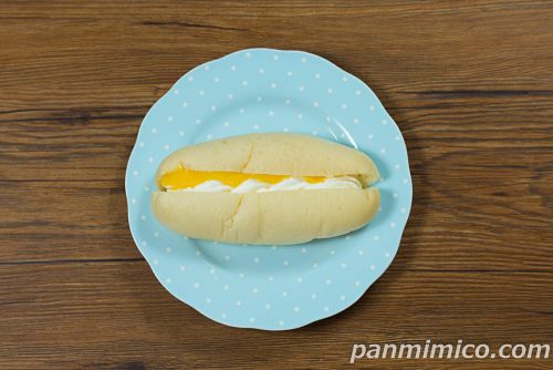 【セブン】あんまいダブルクリームコッペ上から撮った写真