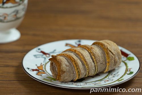 ７Ｐザクザクサンホルンチョコ風味ホイップ【セブンイレブン】斜めから撮った写真