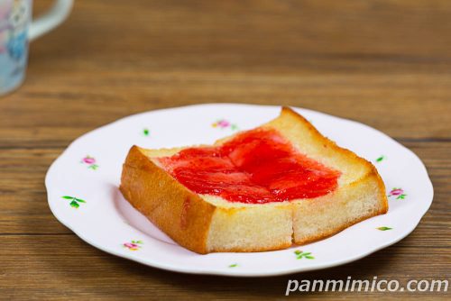 あまおういちご＆ミルクトースト【Pasco】斜めから撮った写真