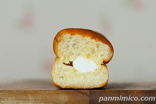 濃厚な満足感 チーズスティック(チーズホイップ)【ヤマザキ】断面の写真