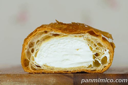 濃厚な満足感 ミルクホイップデニッシュ【ヤマザキ】断面の写真