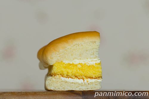 生かすてらさんど 白バラフルーツ入りクリーム【フジパン】断面の写真