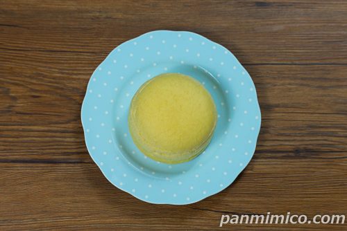 ポムポムプリン クリームパン(プリン味)【ファミリーマート】上から撮った写真