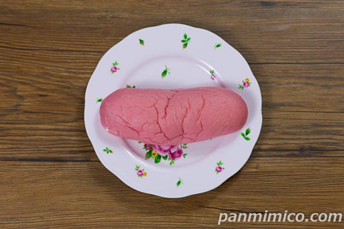 マイメロディ コッペパン(いちごミルク味)【ファミリーマート】上から撮った写真