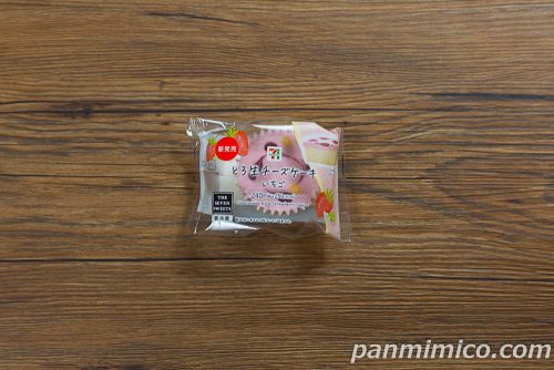 【セブン】とろ生チーズケーキ いちごパッケージの写真