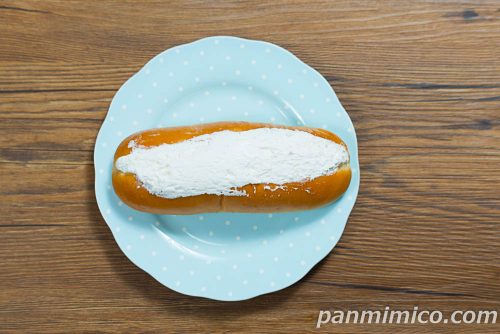 沼るコッペ【フジパン】上から撮った写真