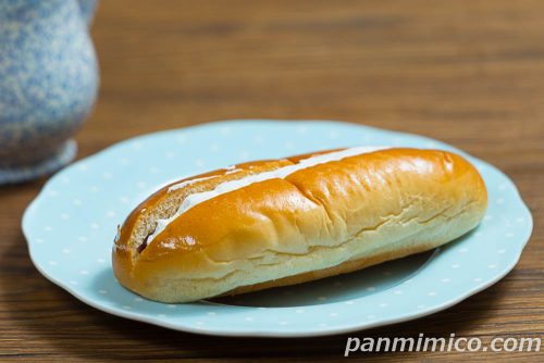 魅惑のホイップロール（つぶあん）【ヤマザキ】斜めから撮った写真