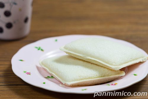 贅沢いちごのランチパック（やみつきザクザク食感）【ヤマザキ】斜めから撮った写真