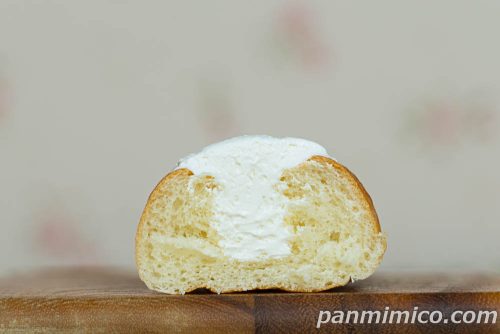 沼るコッペ【フジパン】断面の写真