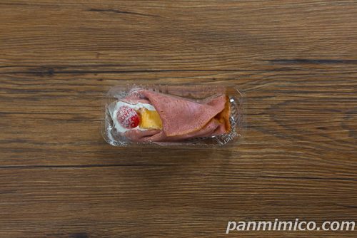 ローソンの新作「Uchi Café いちごとチーズケーキのクレープ」上から撮った写真