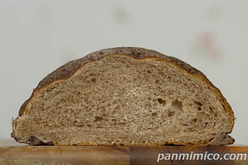 ふんわりチョコ風味ブール【ヤマザキ】断面の写真