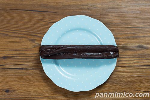 黒い閃光！「黒閃」チョコチュロッキー【ファミリーマート】上から撮った写真