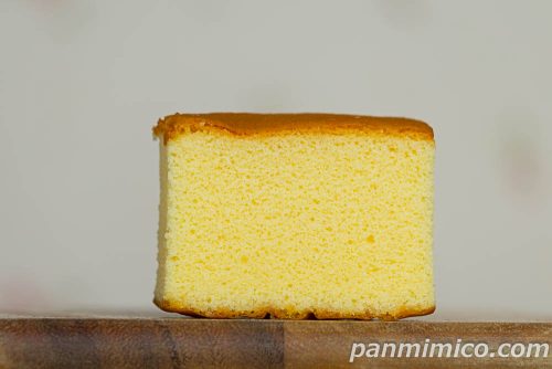 北海道産チーズのチーズカステラ（3枚入）【ヤマザキ】断面の写真