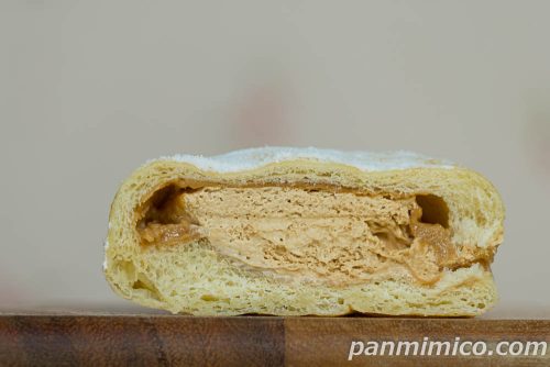 ファミマ新作「白生ドーナツ(ダブルカフェラテ)」断面の写真